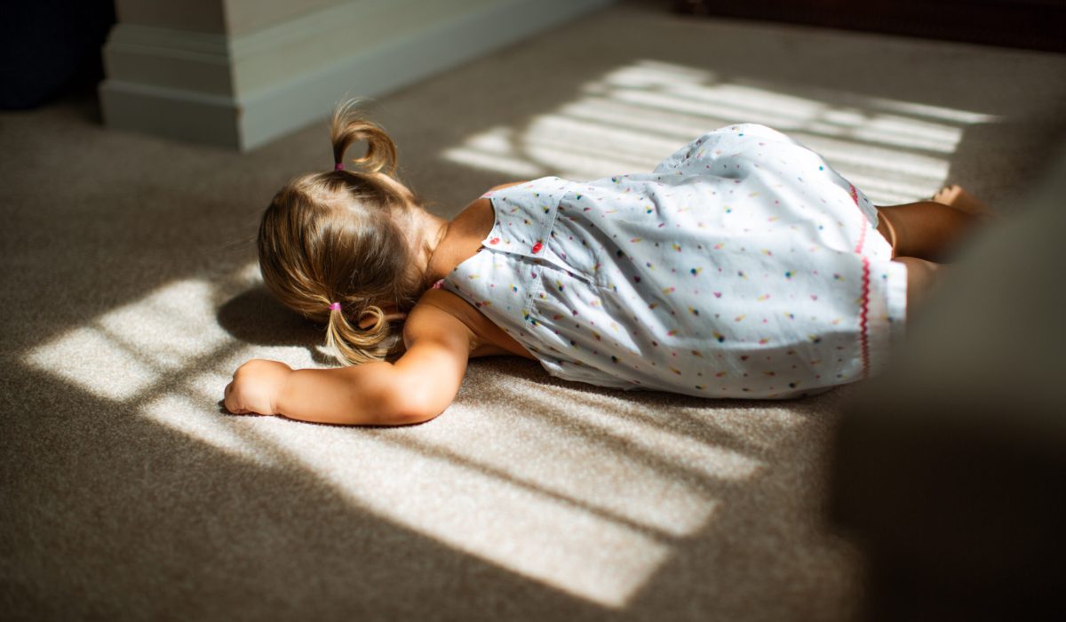 Как да реагираме при тръшкане, изблици и "не"-фази