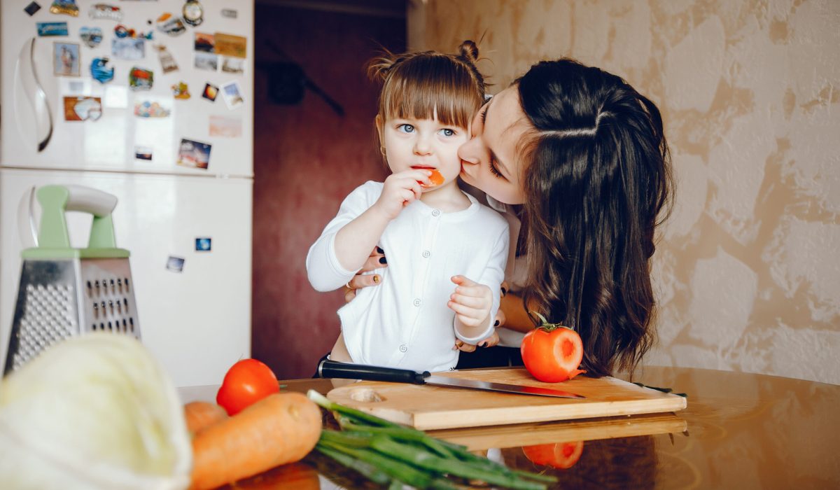 Хранене на детето: полезни навици от ранна възраст
